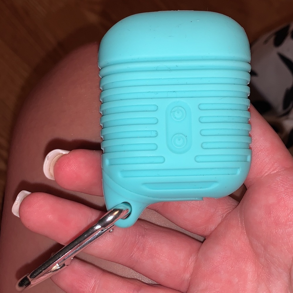 Airpods case with keychain